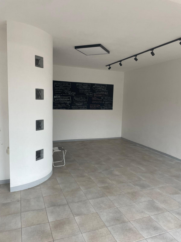 Immagine 11 di Negozio in vendita  in Città Verde a Terni