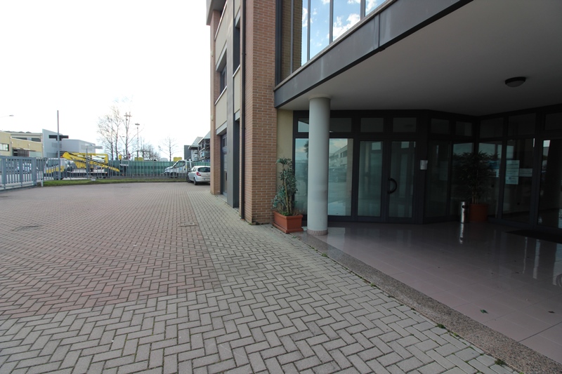 Immagine 4 di Negozio in affitto  in VIA UDINE a Mestrino