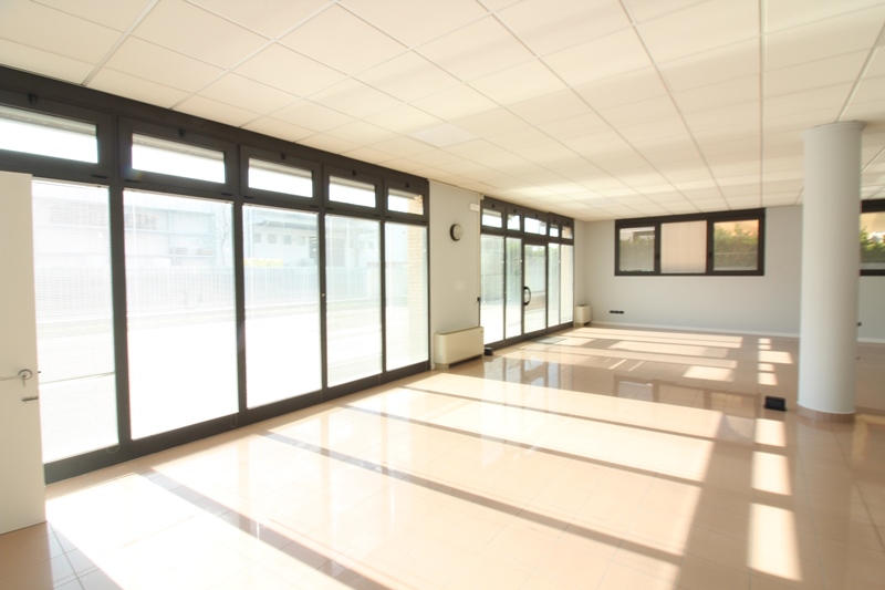 Immagine 12 di Negozio in affitto  in VIA UDINE a Mestrino