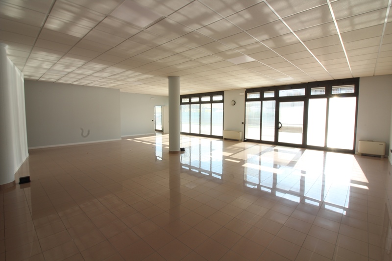 Immagine 17 di Negozio in affitto  in VIA UDINE a Mestrino