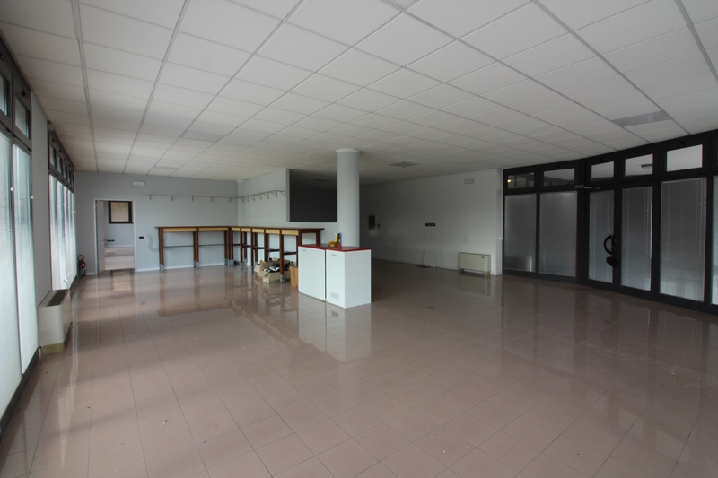 Immagine 18 di Negozio in affitto  in VIA UDINE a Mestrino