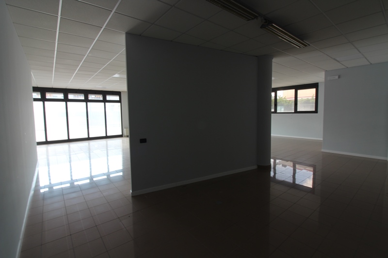 Immagine 23 di Negozio in affitto  in VIA UDINE a Mestrino