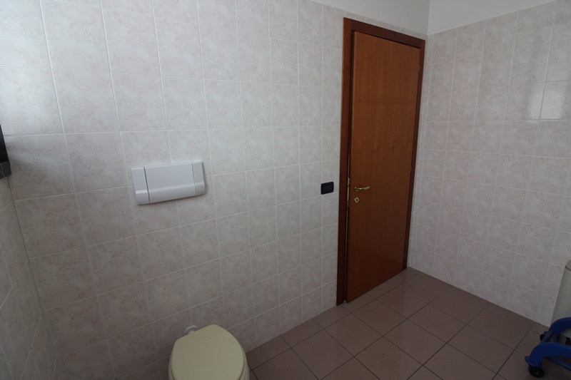 Immagine 28 di Negozio in affitto  in VIA UDINE a Mestrino