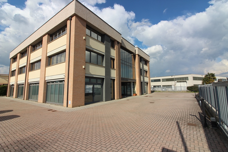 Immagine 34 di Negozio in affitto  in VIA UDINE a Mestrino