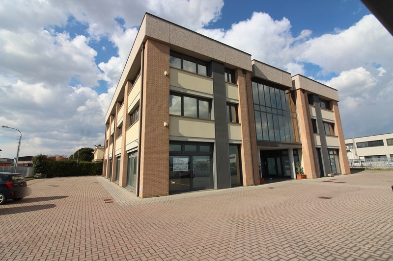 Immagine 37 di Negozio in affitto  in VIA UDINE a Mestrino