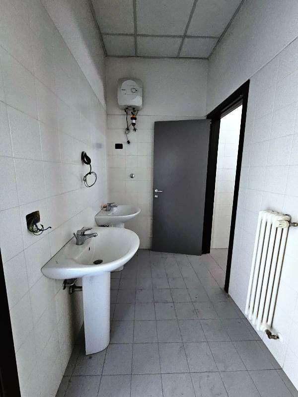 Immagine 34 di Ufficio in vendita  in via Quasimodo a Castel Maggiore