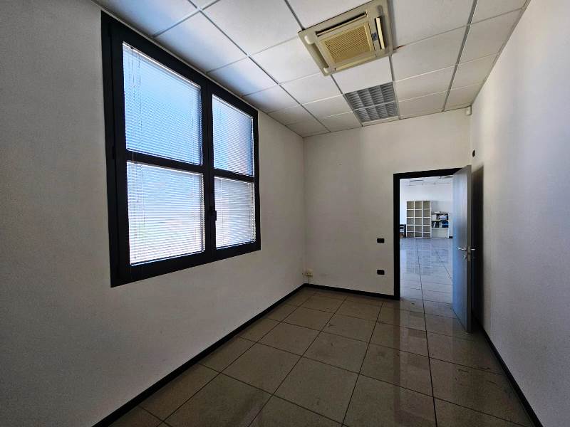 Immagine 39 di Ufficio in vendita  in via Quasimodo a Castel Maggiore