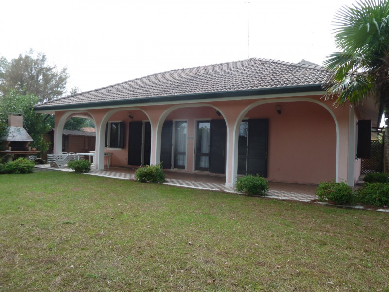 Immagine 18 di Villa in vendita  a Rosolina