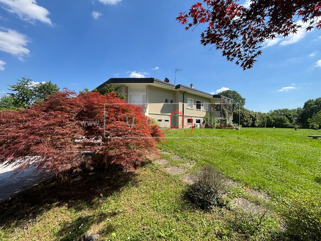 Immagine 1 di Villa in vendita  a Selvazzano Dentro