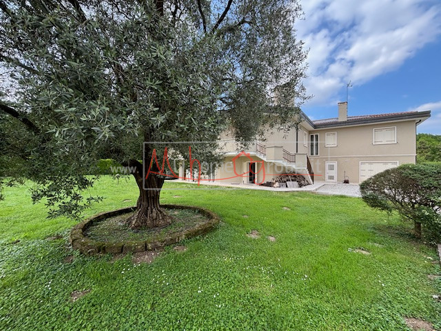 Immagine 8 di Villa in vendita  a Selvazzano Dentro