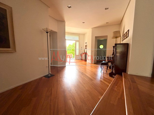 Immagine 15 di Villa in vendita  a Selvazzano Dentro