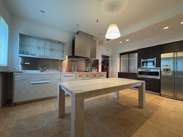 Immagine 17 di Villa in vendita  a Selvazzano Dentro