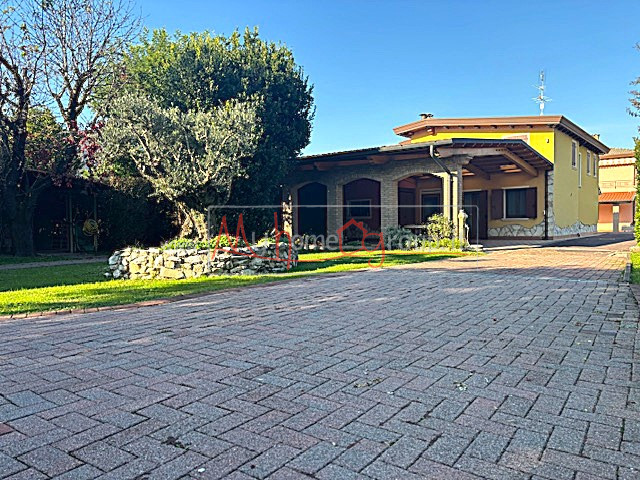 Immagine 5 di Casa indipendente in vendita  in Via Rondinelle a Selvazzano Dentro