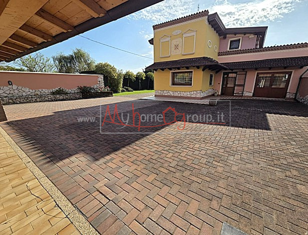 Immagine 9 di Casa indipendente in vendita  in Via Rondinelle a Selvazzano Dentro