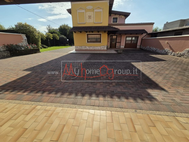 Immagine 10 di Casa indipendente in vendita  in Via Rondinelle a Selvazzano Dentro