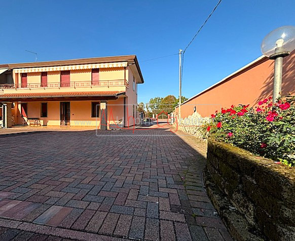 Immagine 14 di Casa indipendente in vendita  in Via Rondinelle a Selvazzano Dentro