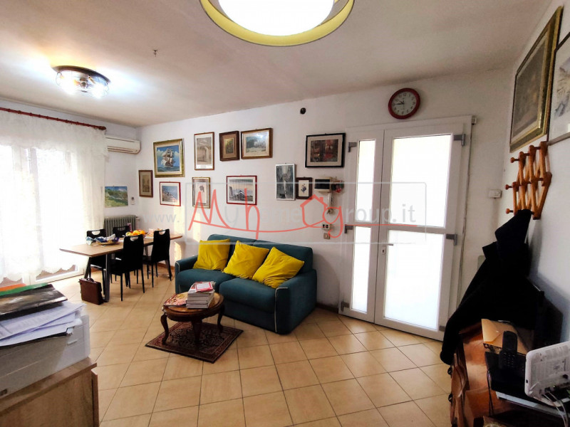 Immagine 2 di Casa bifamiliare in vendita  a Selvazzano Dentro