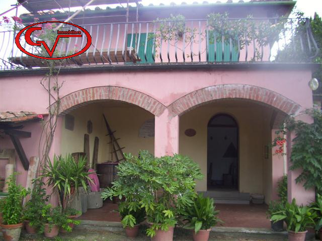 Immagine 5 di Villa in vendita  in noferi a Montevarchi