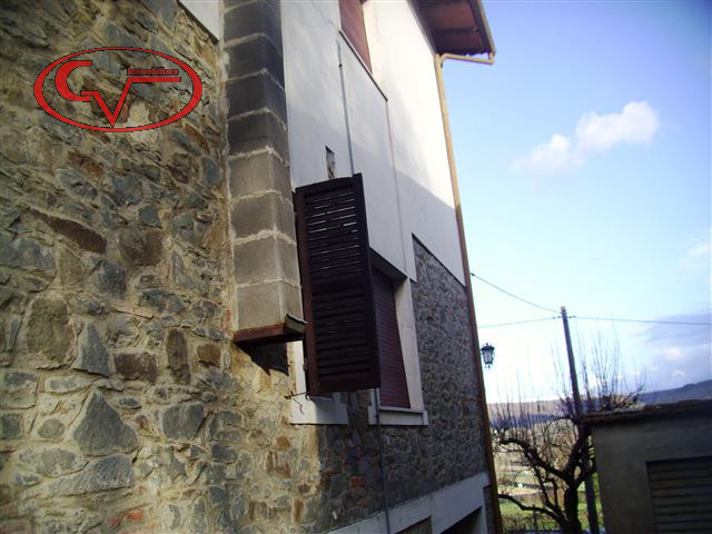 Immagine 2 di Villa in vendita  in Via oberdan a Bucine