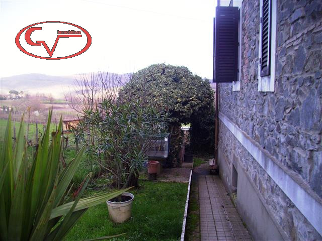 Immagine 9 di Villa in vendita  in Via oberdan a Bucine