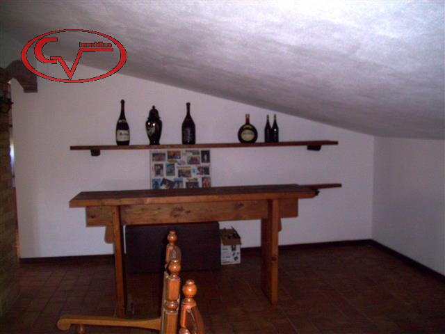 Immagine 18 di Villa in vendita  in Via oberdan a Bucine