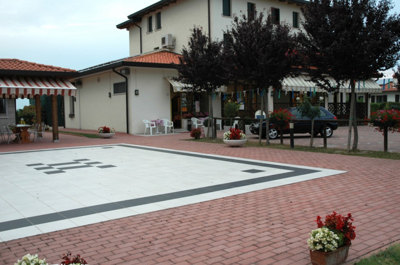 Immagine 8 di Attività commerciale in vendita  a San Michele Al Tagliamento