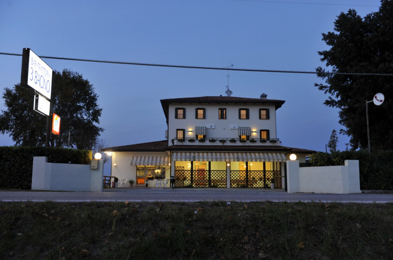 Immagine 16 di Attività commerciale in vendita  a San Michele Al Tagliamento