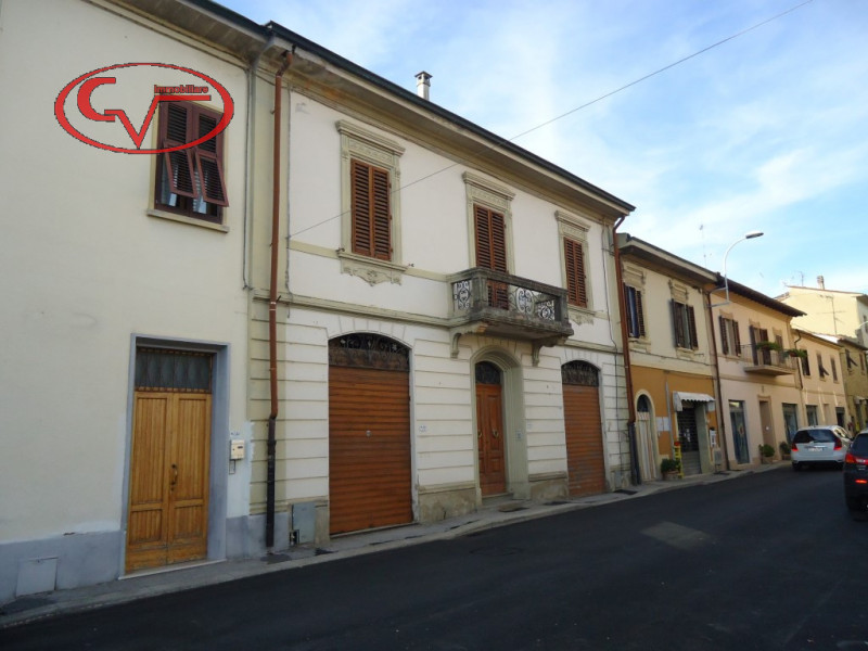 Immagine 31 di Appartamento in vendita  in via dante 12 a Bucine