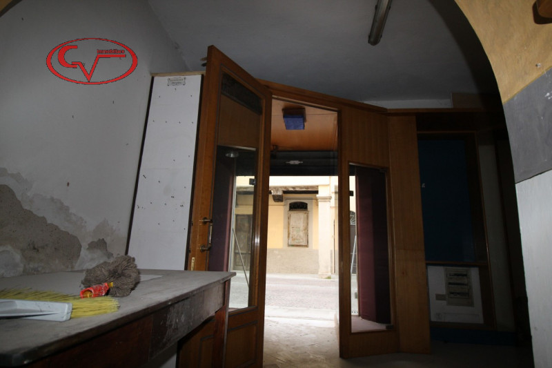 Immagine 13 di Negozio in vendita  in via marzia a Montevarchi