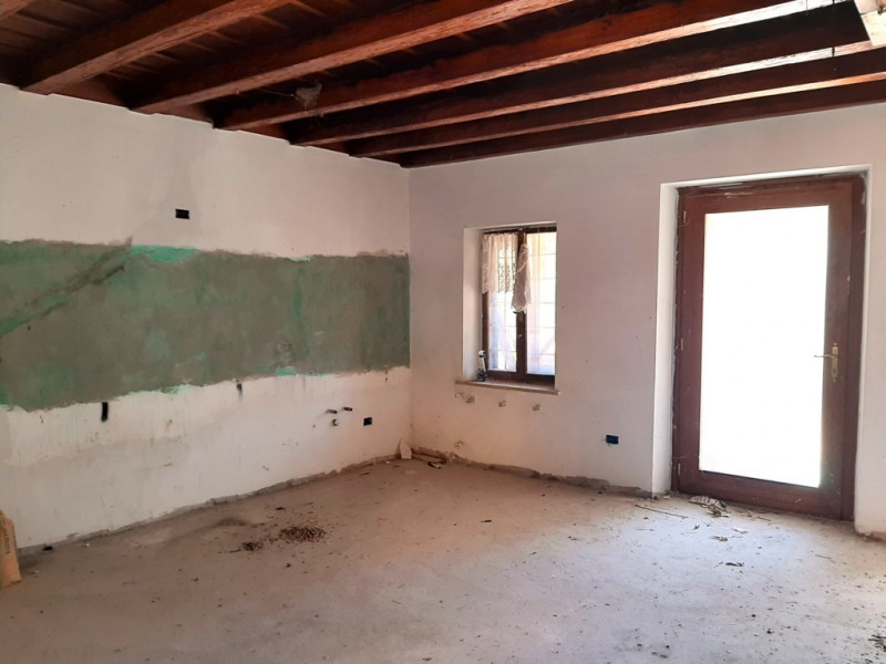 Immagine 8 di Rustico / casale in vendita  a Valeggio Sul Mincio