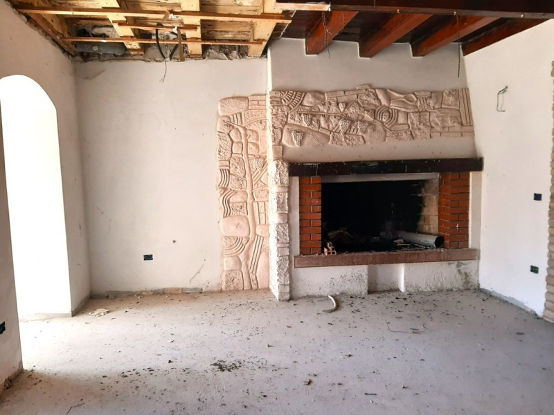 Immagine 9 di Rustico / casale in vendita  a Valeggio Sul Mincio