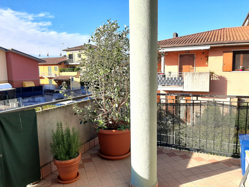 Immagine 8 di Appartamento in vendita  a Valeggio Sul Mincio