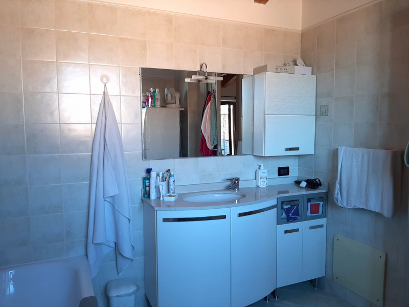 Immagine 15 di Appartamento in vendita  a Valeggio Sul Mincio