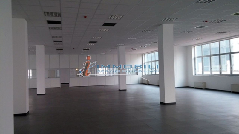 Immagine 1 di Palazzo in vendita  in VIA KOCH ROBERTO a Milano