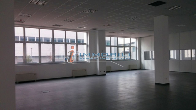 Immagine 3 di Palazzo in vendita  in VIA KOCH ROBERTO a Milano