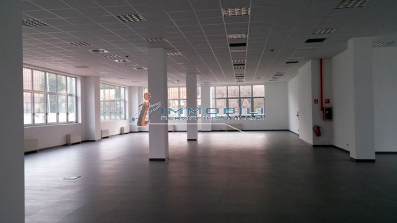 Immagine 4 di Palazzo in vendita  in VIA KOCH ROBERTO a Milano