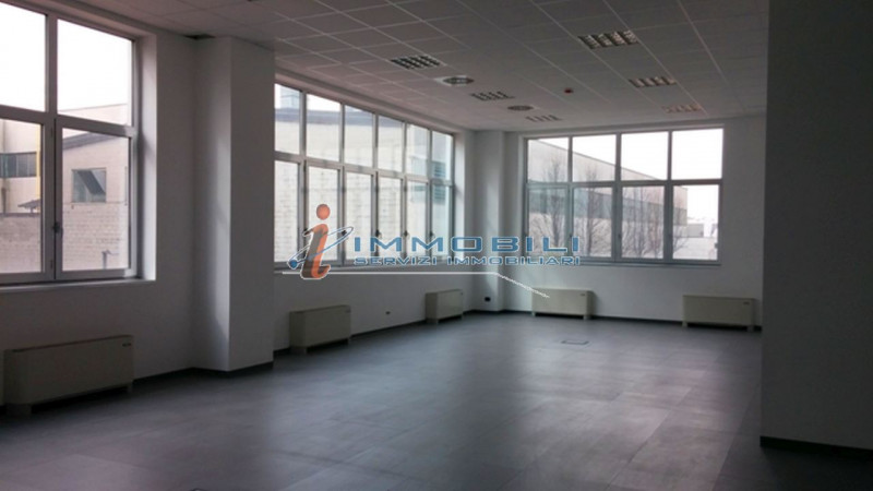 Immagine 5 di Palazzo in vendita  in VIA KOCH ROBERTO a Milano