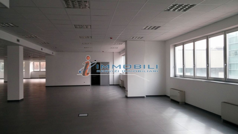 Immagine 6 di Palazzo in vendita  in VIA KOCH ROBERTO a Milano