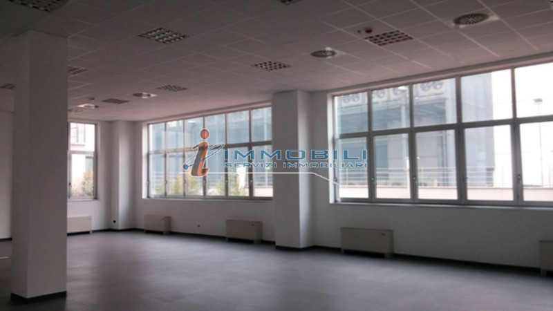 Immagine 8 di Palazzo in vendita  in VIA KOCH ROBERTO a Milano