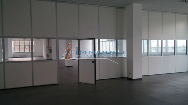 Immagine 10 di Palazzo in vendita  in VIA KOCH ROBERTO a Milano