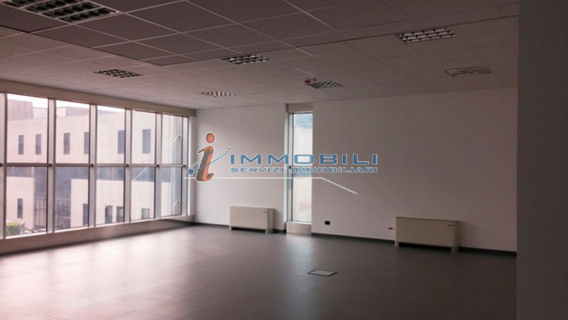 Immagine 12 di Palazzo in vendita  in VIA KOCH ROBERTO a Milano