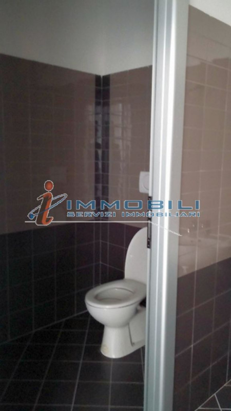 Immagine 21 di Palazzo in vendita  in VIA KOCH ROBERTO a Milano