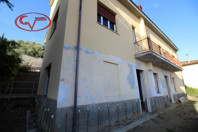 Immagine 10 di Villa in vendita  in via roma laterina a Laterina Pergine Valdarno