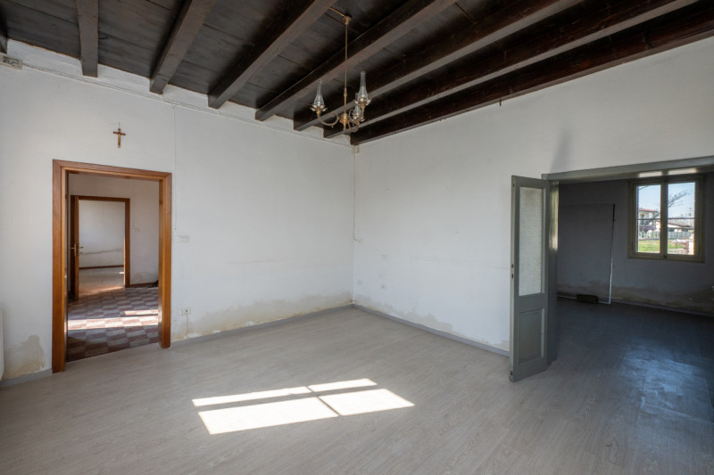 Immagine 6 di Casa bifamiliare in vendita  in Via Roma a San Pietro Viminario