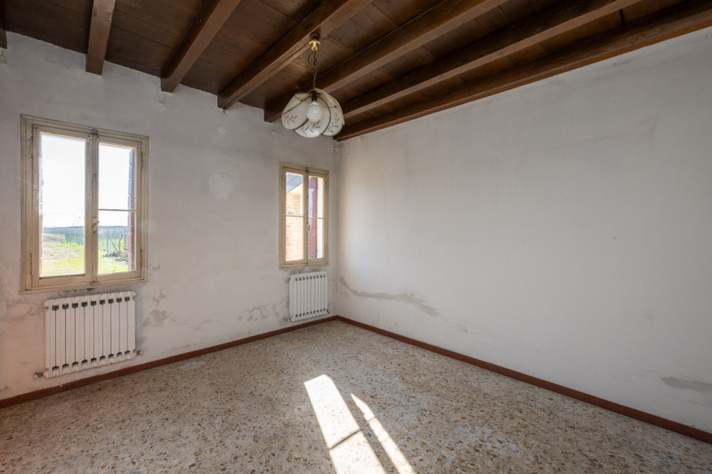 Immagine 14 di Casa bifamiliare in vendita  in Via Roma a San Pietro Viminario