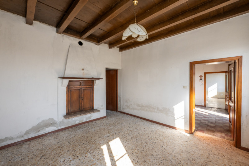 Immagine 15 di Casa bifamiliare in vendita  in Via Roma a San Pietro Viminario