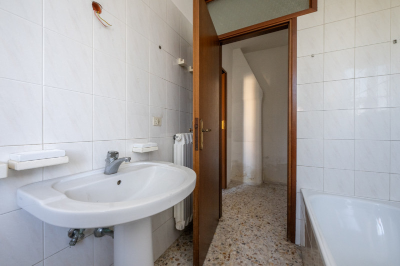 Immagine 19 di Casa bifamiliare in vendita  in Via Roma a San Pietro Viminario