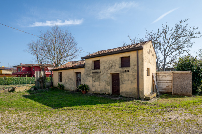 Immagine 42 di Casa bifamiliare in vendita  in Via Roma a San Pietro Viminario