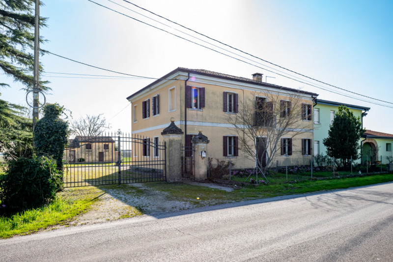 Immagine 49 di Casa bifamiliare in vendita  in Via Roma a San Pietro Viminario