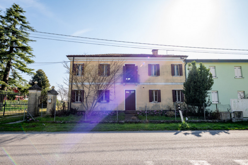 Immagine 51 di Casa bifamiliare in vendita  in Via Roma a San Pietro Viminario